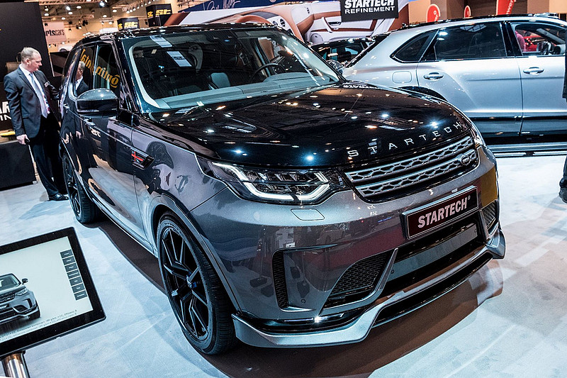 小把戲就讓視覺效果更「正」 Startech為《Land Rover Discovery 5》推出最新尾門套件 小把戲就讓視覺效果更「正」 Startech為《Land Rover Discovery 5》推出最新尾門套件