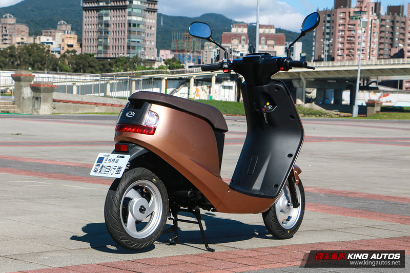 全開奔馳無所保留─《emoving Shine》試駕報導 全開奔馳無所保留─《emoving Shine》試駕報導