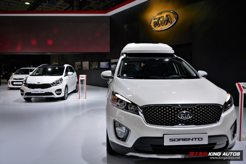 2018台北車展:《Kia》性能轎跑《Stinger》正式襲台 跨界休旅《Stonic》同步登場 2018台北車展:《Kia》性能轎跑《Stinger》正式襲台 跨界休旅《Stonic》同步登場
