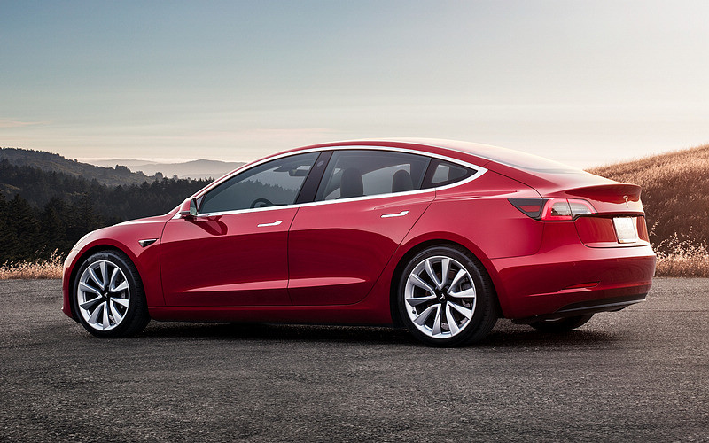 《Model 3》產能躍進 《Tesla》2017年度銷售成長33%突破10萬輛門檻 《Model 3》產能躍進 《Tesla》2017年度銷售成長33%突破10萬輛門檻
