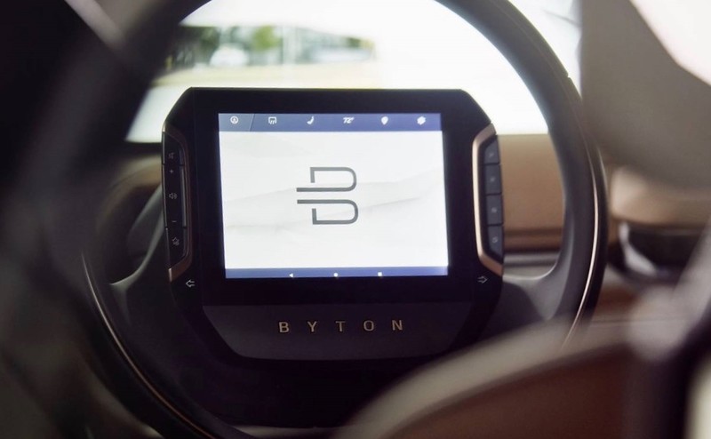超越想像的中控台螢幕尺寸 拜騰《Byton Concept》於美國CES大展亮相 超越想像的中控台螢幕尺寸 拜騰《Byton Concept》於美國CES大展亮相