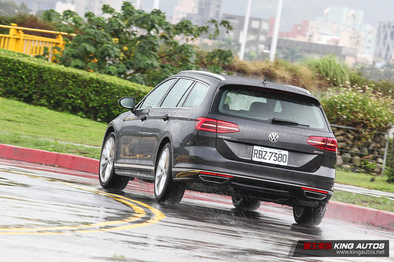 加味的舒適旅行車─《Volkswagen Passat Variant 380 TSI R-Line Performance》試駕 加味的舒適旅行車─《Volkswagen Passat Variant 380 TSI R-Line Performance》試駕