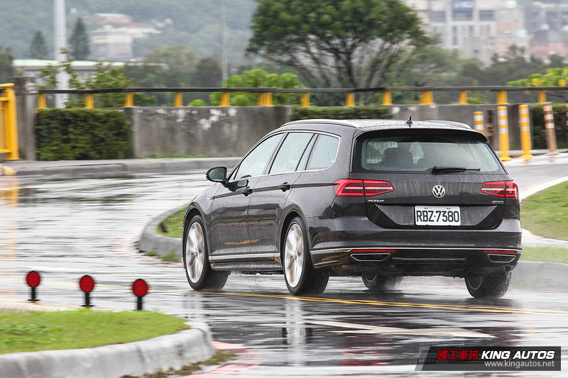 加味的舒適旅行車─《Volkswagen Passat Variant 380 TSI R-Line Performance》試駕 加味的舒適旅行車─《Volkswagen Passat Variant 380 TSI R-Line Performance》試駕