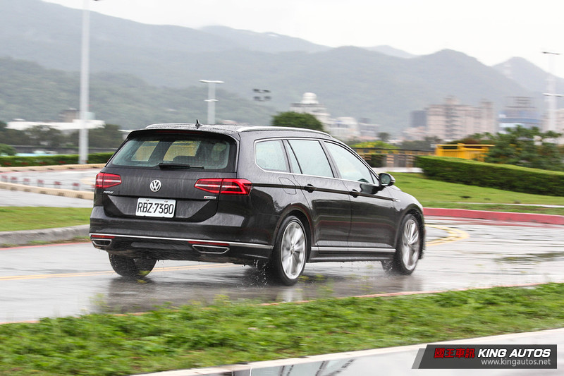 加味的舒適旅行車─《Volkswagen Passat Variant 380 TSI R-Line Performance》試駕 加味的舒適旅行車─《Volkswagen Passat Variant 380 TSI R-Line Performance》試駕