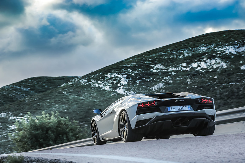 《Lamborghini Aventador》後繼有望走入電動化 但V12自然進氣引擎仍是核心 《Lamborghini Aventador》後繼有望走入電動化 但V12自然進氣引擎仍是核心