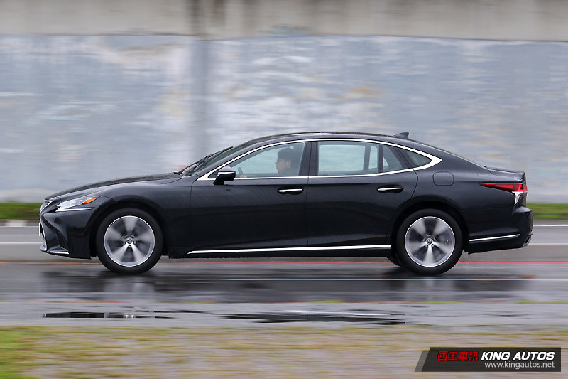 自駕更舒爽 ─《Lexus LS 350》豪華版試駕報導 自駕更舒爽 ─《Lexus LS 350》豪華版試駕報導