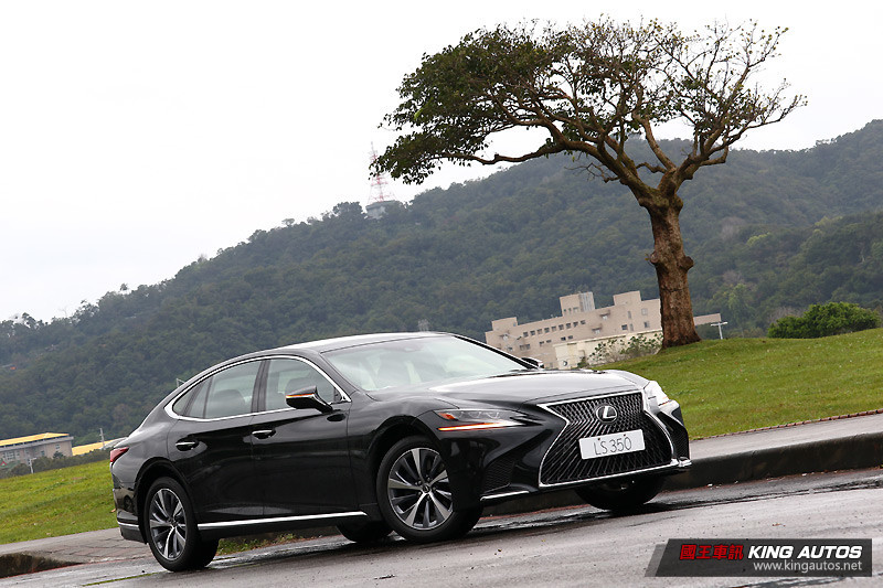 自駕更舒爽 ─《Lexus LS 350》豪華版試駕報導 自駕更舒爽 ─《Lexus LS 350》豪華版試駕報導