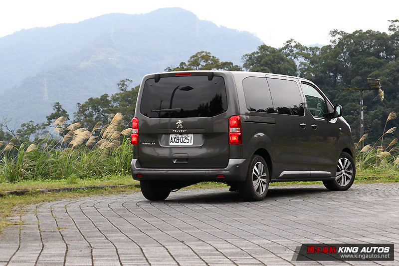 自用、商用級距欲通吃的巨獅 ─《Peugeot Traveller》旗艦版試駕報導 自用、商用級距欲通吃的巨獅 ─《Peugeot Traveller》旗艦版試駕報導