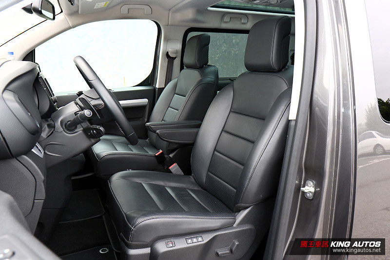 自用、商用級距欲通吃的巨獅 ─《Peugeot Traveller》旗艦版試駕報導 自用、商用級距欲通吃的巨獅 ─《Peugeot Traveller》旗艦版試駕報導