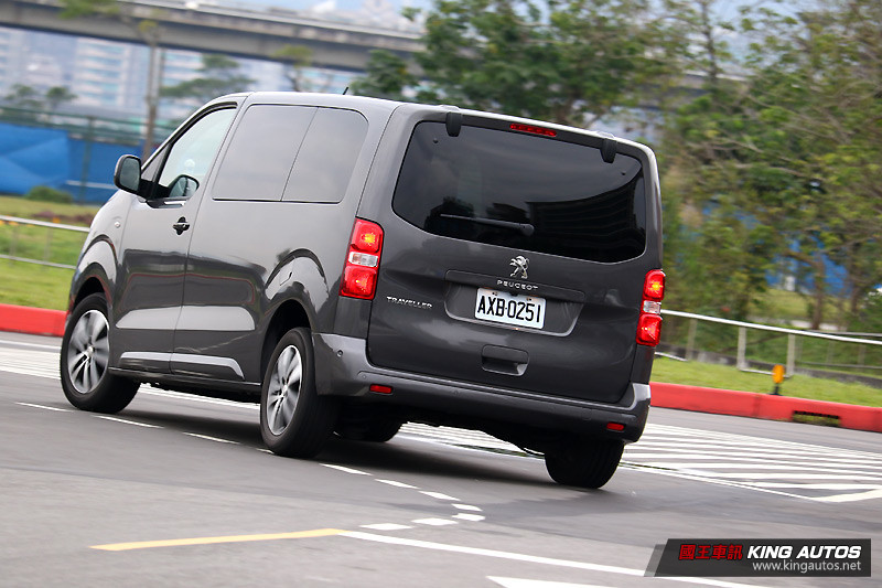 自用、商用級距欲通吃的巨獅 ─《Peugeot Traveller》旗艦版試駕報導 自用、商用級距欲通吃的巨獅 ─《Peugeot Traveller》旗艦版試駕報導