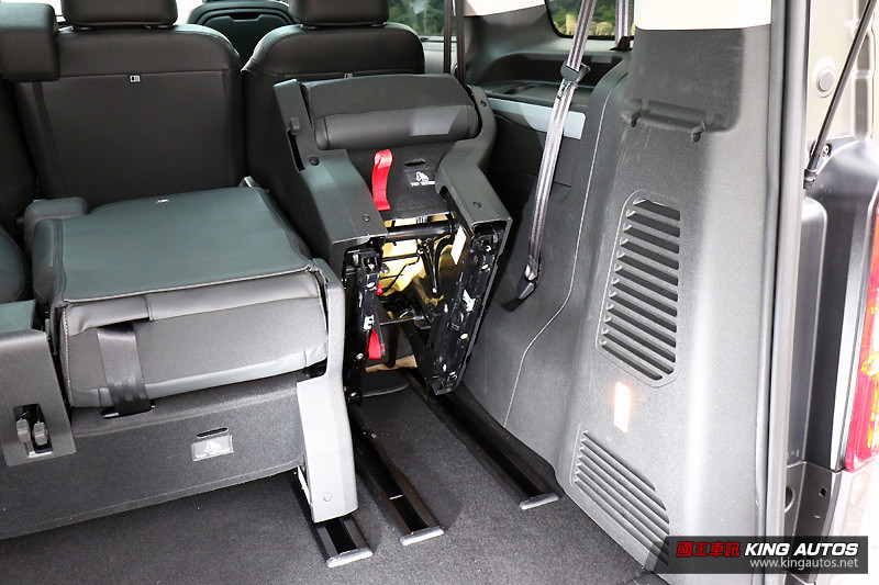 自用、商用級距欲通吃的巨獅 ─《Peugeot Traveller》旗艦版試駕報導 自用、商用級距欲通吃的巨獅 ─《Peugeot Traveller》旗艦版試駕報導
