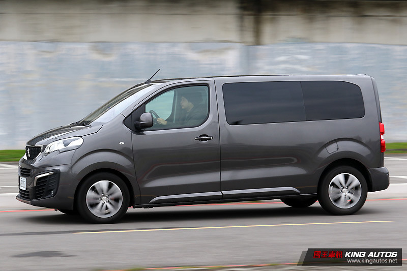 自用、商用級距欲通吃的巨獅 ─《Peugeot Traveller》旗艦版試駕報導 自用、商用級距欲通吃的巨獅 ─《Peugeot Traveller》旗艦版試駕報導