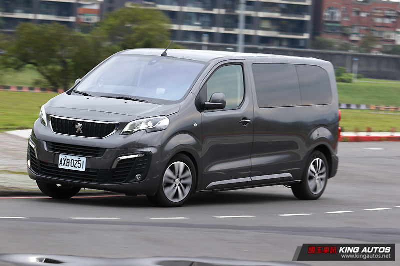 自用、商用級距欲通吃的巨獅 ─《Peugeot Traveller》旗艦版試駕報導 自用、商用級距欲通吃的巨獅 ─《Peugeot Traveller》旗艦版試駕報導