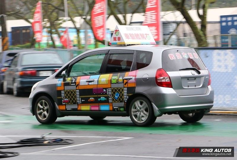 擔心出國開右駕車變三寶? 臺灣《右駕體驗課程》讓你出國前先練習 擔心出國開右駕車變三寶? 臺灣《右駕體驗課程》讓你出國前先練習