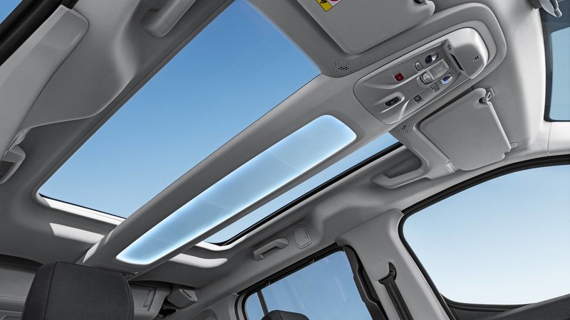 新世代《Citroën Berlingo》日內瓦首演前夕搶先亮相 新世代《Citroën Berlingo》日內瓦首演前夕搶先亮相
