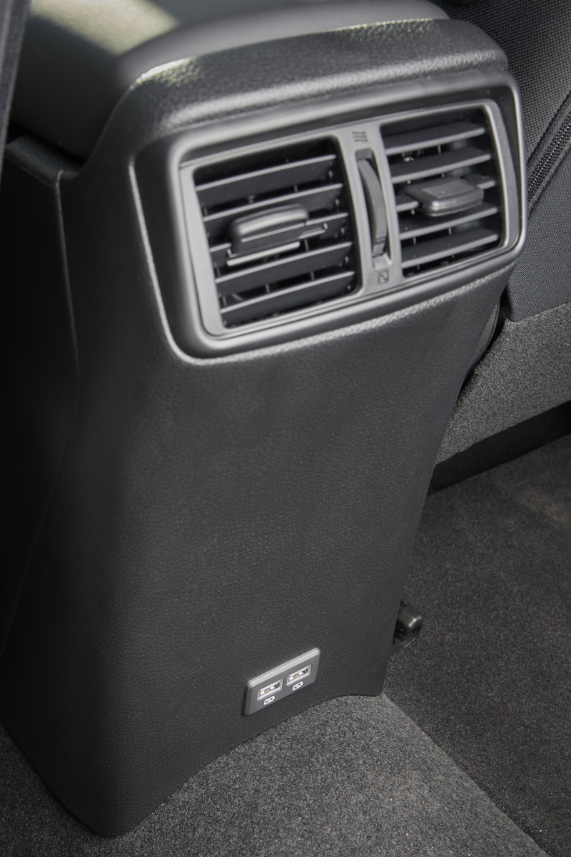 《Nissan X-Trail Platinum Edition SV》超值特仕英國登場 《Nissan X-Trail Platinum Edition SV》超值特仕英國登場