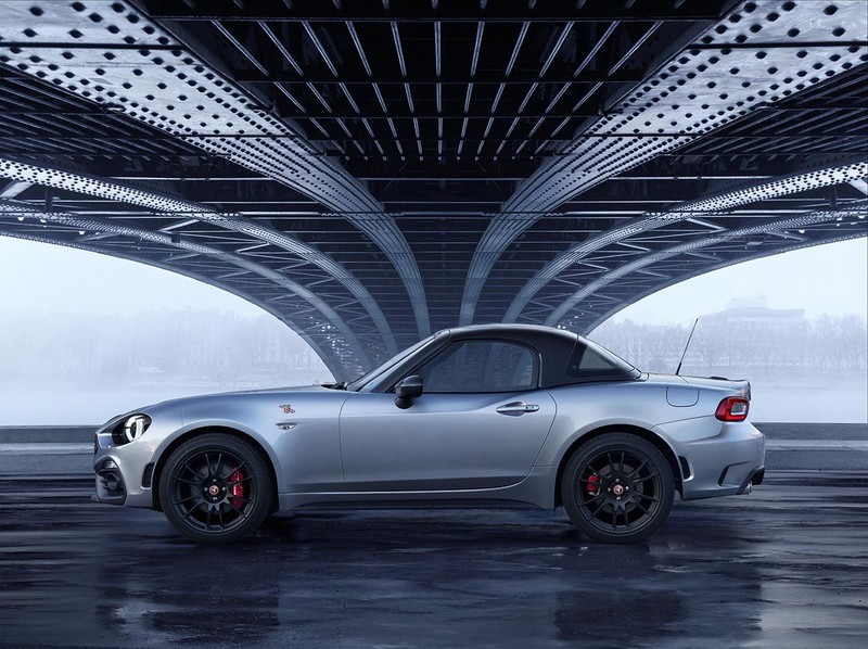 《Abarth 124 GT》碳纖維硬頂2018年日內瓦車展殺氣上身 《Abarth 124 GT》碳纖維硬頂2018年日內瓦車展殺氣上身