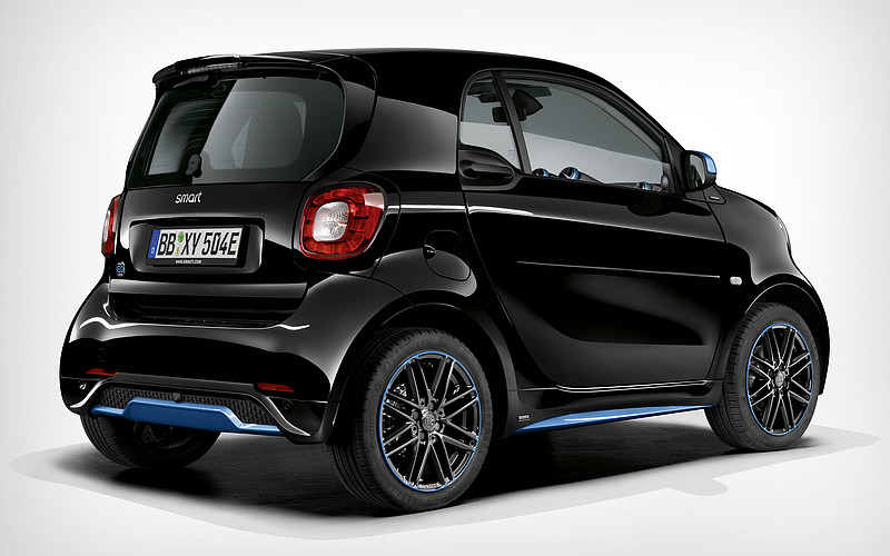 Daimler集團首款量產「EQ」電動車《smart EQ fortwo / forfour》改款新亮相 Daimler集團首款量產「EQ」電動車《smart EQ fortwo / forfour》改款新亮相