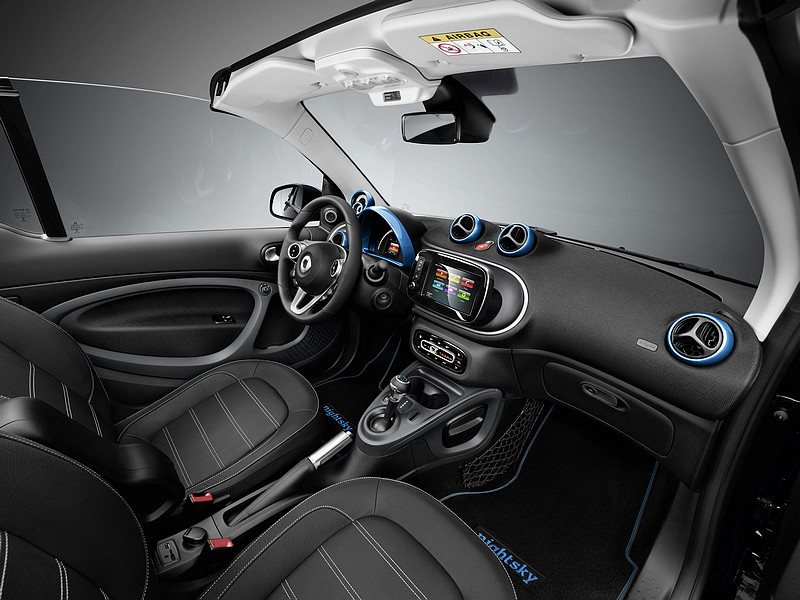 Daimler集團首款量產「EQ」電動車《smart EQ fortwo / forfour》改款新亮相 Daimler集團首款量產「EQ」電動車《smart EQ fortwo / forfour》改款新亮相