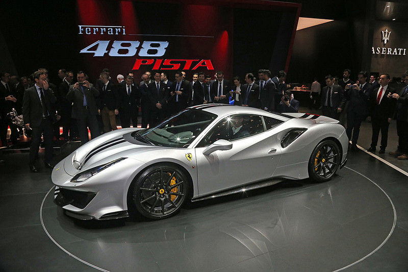 《Ferrari 488 Pista》現身日內瓦車展 1,797.5萬元臺灣基本車價同步揭曉 《Ferrari 488 Pista》現身日內瓦車展 1,797.5萬元臺灣基本車價同步揭曉