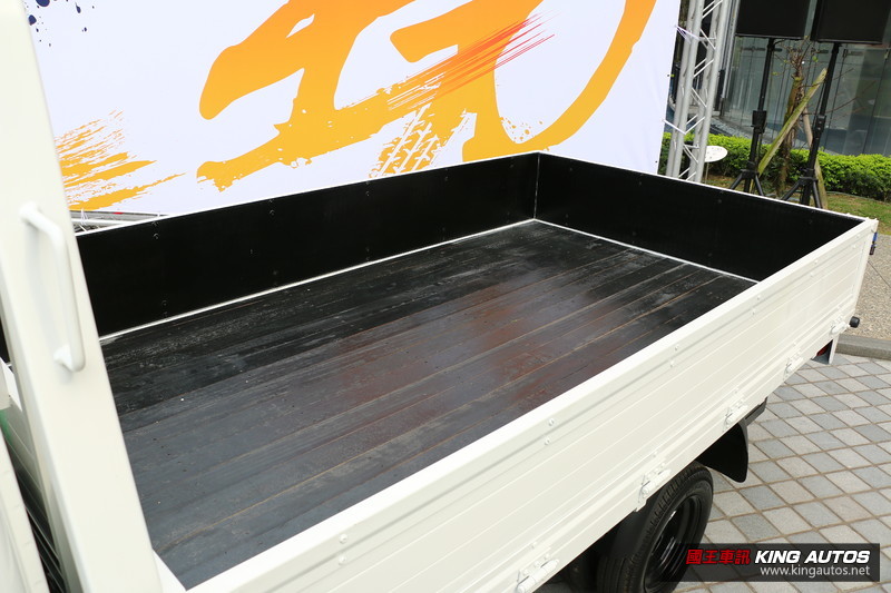 全新《Hyundai Porter》全車系標配ESP+ABS+HAC 早鳥優惠價65.8萬元起 全新《Hyundai Porter》全車系標配ESP+ABS+HAC 早鳥優惠價65.8萬元起