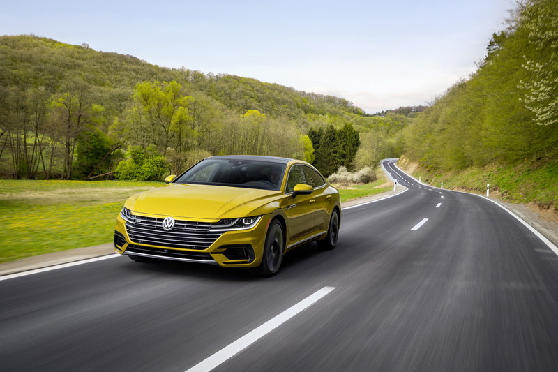 美規《Volkswagen Arteon》熱血R-Line套件紐約車展上身 美規《Volkswagen Arteon》熱血R-Line套件紐約車展上身