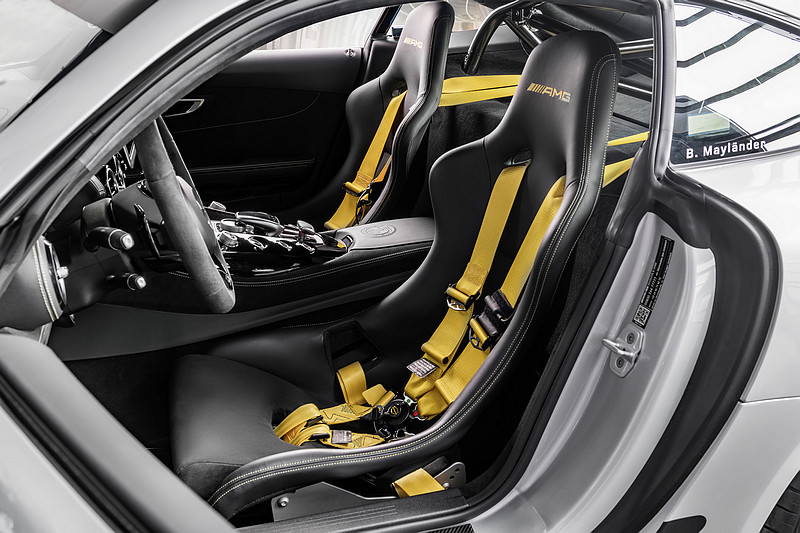 史上最強F1 Safety Car登場 2018賽季交由《Mercedes-AMG GT R》來擔綱 史上最強F1 Safety Car登場 2018賽季交由《Mercedes-AMG GT R》來擔綱