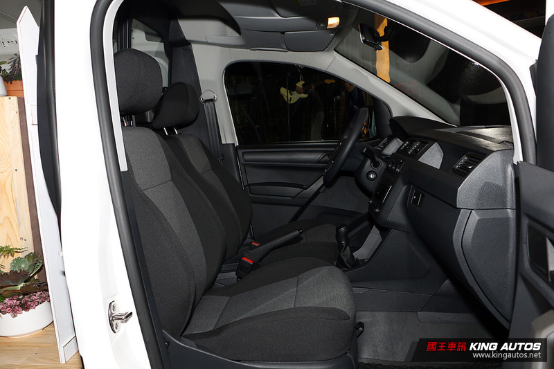 《Volkswagen Caddy Maxi Van》73.6萬元起登臺 6月起加入手排商用車戰局 《Volkswagen Caddy Maxi Van》73.6萬元起登臺 6月起加入手排商用車戰局