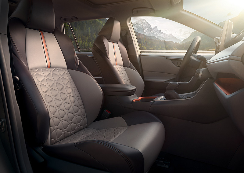 預估今年內迅速導入國內 新世代《Toyota RAV4》紐約車展前搶先亮相 預估今年內迅速導入國內 新世代《Toyota RAV4》紐約車展前搶先亮相