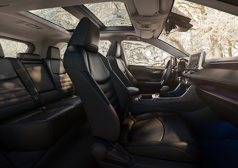 預估今年內迅速導入國內 新世代《Toyota RAV4》紐約車展前搶先亮相 預估今年內迅速導入國內 新世代《Toyota RAV4》紐約車展前搶先亮相