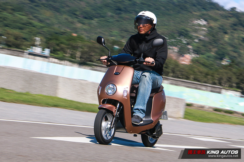 鎖定快充模式《emoving》高續航力普重車型預計2019年問世 鎖定快充模式《emoving》高續航力普重車型預計2019年問世