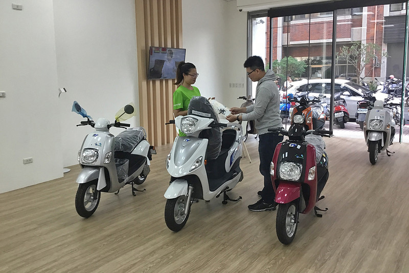 鎖定快充模式《emoving》高續航力普重車型預計2019年問世 鎖定快充模式《emoving》高續航力普重車型預計2019年問世