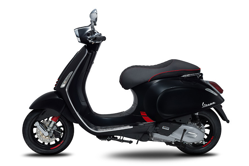僅限100席入主機會 《Vespa Sprint Carbon》紳士黑特仕款17.1萬訴求發燒車迷 僅限100席入主機會 《Vespa Sprint Carbon》紳士黑特仕款17.1萬訴求發燒車迷