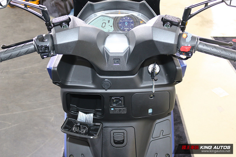 安全/科技再進化 2018新年式《Kymco GDink 300i》17.8萬發表上市 安全/科技再進化 2018新年式《Kymco GDink 300i》17.8萬發表上市