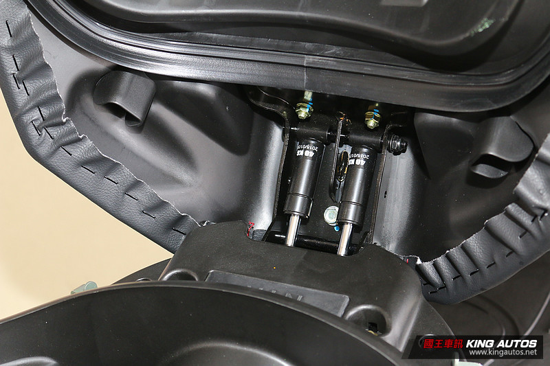 安全/科技再進化 2018新年式《Kymco GDink 300i》17.8萬發表上市 安全/科技再進化 2018新年式《Kymco GDink 300i》17.8萬發表上市