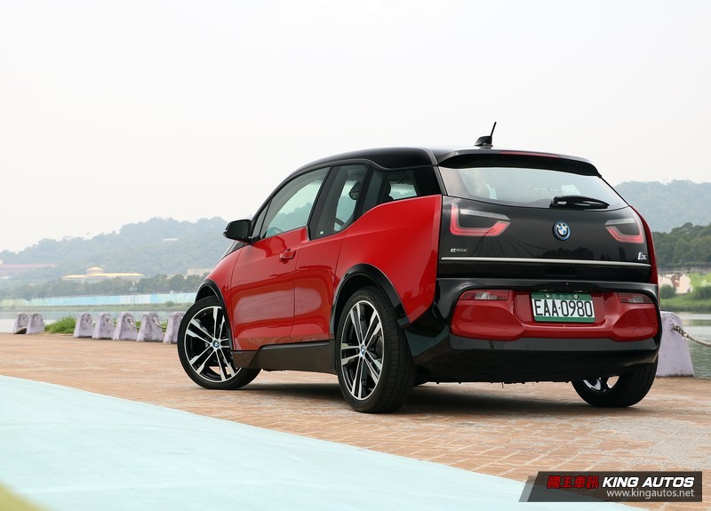 想多給你點運動氣息─小改款《BMW i3S》試駕報導 想多給你點運動氣息─小改款《BMW i3S》試駕報導
