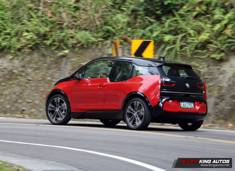 想多給你點運動氣息─小改款《BMW i3S》試駕報導 想多給你點運動氣息─小改款《BMW i3S》試駕報導