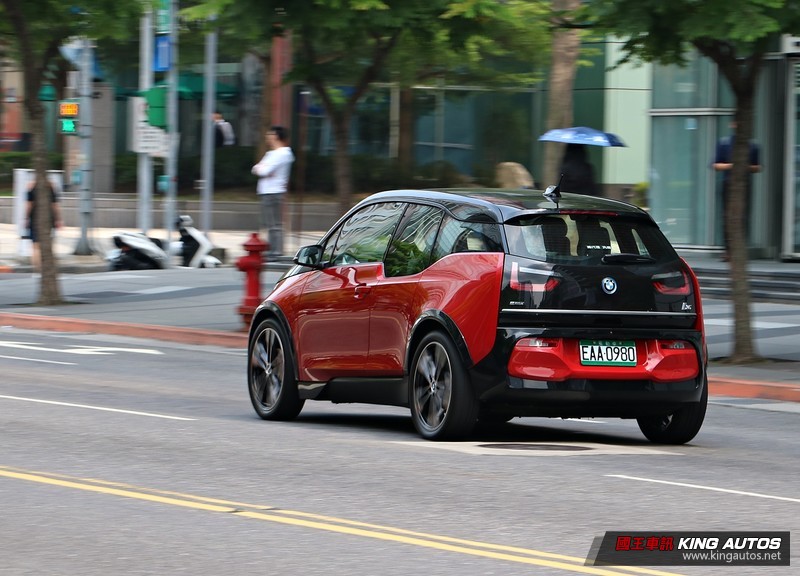想多給你點運動氣息─小改款《BMW i3S》試駕報導 想多給你點運動氣息─小改款《BMW i3S》試駕報導