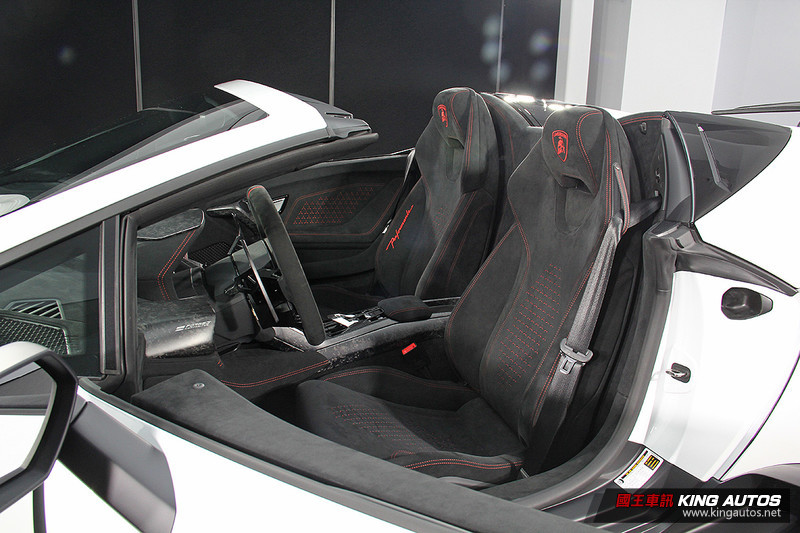 《Lamborghini Huracán Performante Spyder》正式抵臺 報價1,920萬元同展風情與激情 《Lamborghini Huracán Performante Spyder》正式抵臺 報價1,920萬元同展風情與激情