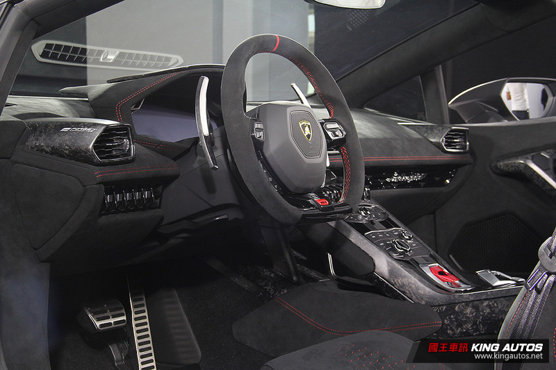 《Lamborghini Huracán Performante Spyder》正式抵臺 報價1,920萬元同展風情與激情 《Lamborghini Huracán Performante Spyder》正式抵臺 報價1,920萬元同展風情與激情