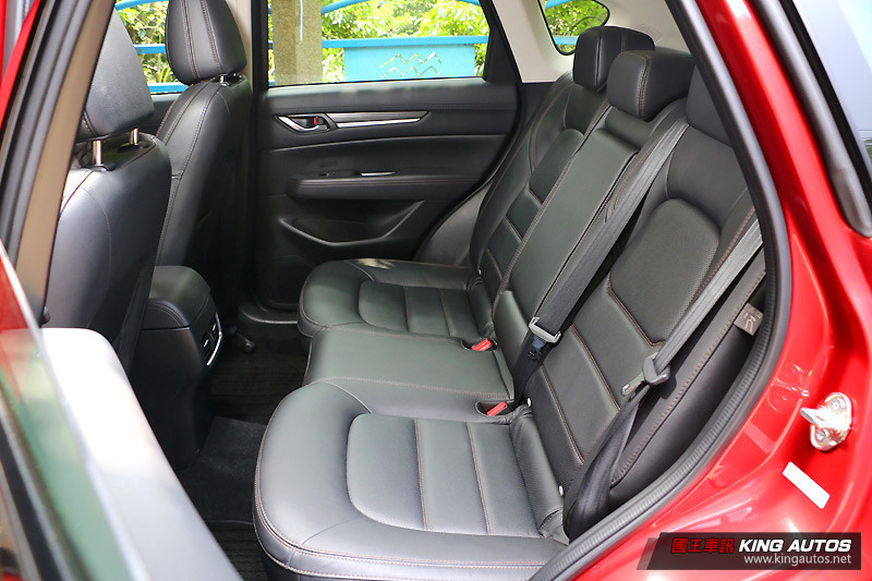 國王集評 雙雄比拚 Mazda Cx 5 Honda Cr V 空間配備篇 國王車訊kingautos 國王集評 雙雄比拚 Mazda Cx 5 Honda Cr V 空間配備篇 國王車訊kingautos