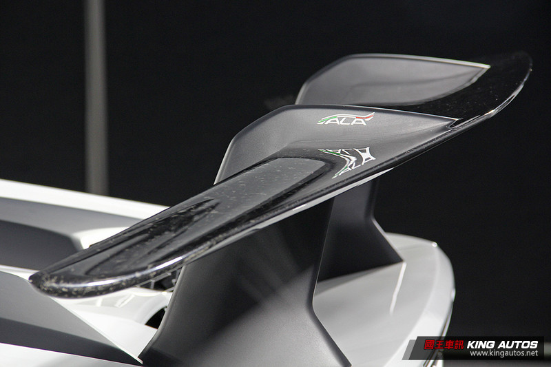 《Lamborghini Huracán Performante Spyder》正式抵臺 報價1,920萬元同展風情與激情 《Lamborghini Huracán Performante Spyder》正式抵臺 報價1,920萬元同展風情與激情