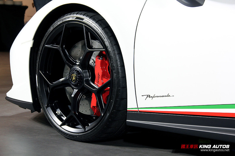 《Lamborghini Huracán Performante Spyder》正式抵臺 報價1,920萬元同展風情與激情 《Lamborghini Huracán Performante Spyder》正式抵臺 報價1,920萬元同展風情與激情