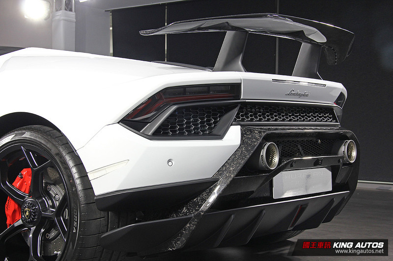 《Lamborghini Huracán Performante Spyder》正式抵臺 報價1,920萬元同展風情與激情 《Lamborghini Huracán Performante Spyder》正式抵臺 報價1,920萬元同展風情與激情