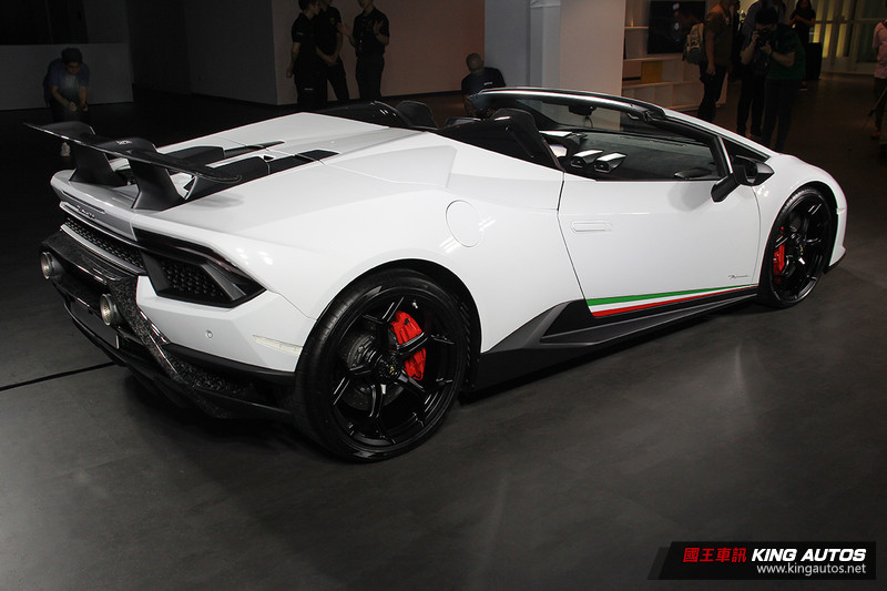 《Lamborghini Huracán Performante Spyder》正式抵臺 報價1,920萬元同展風情與激情 《Lamborghini Huracán Performante Spyder》正式抵臺 報價1,920萬元同展風情與激情