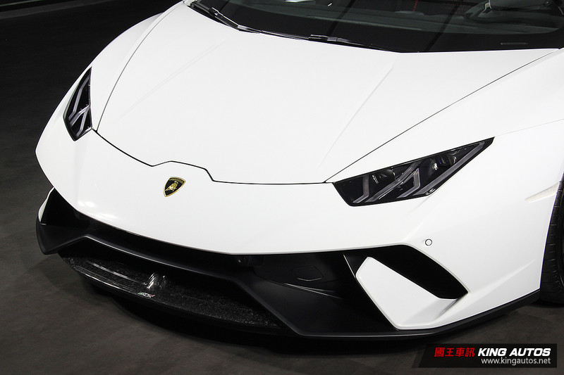 《Lamborghini Huracán Performante Spyder》正式抵臺 報價1,920萬元同展風情與激情 《Lamborghini Huracán Performante Spyder》正式抵臺 報價1,920萬元同展風情與激情