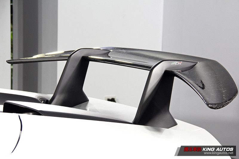 《Lamborghini Huracán Performante Spyder》正式抵臺 報價1,920萬元同展風情與激情 《Lamborghini Huracán Performante Spyder》正式抵臺 報價1,920萬元同展風情與激情