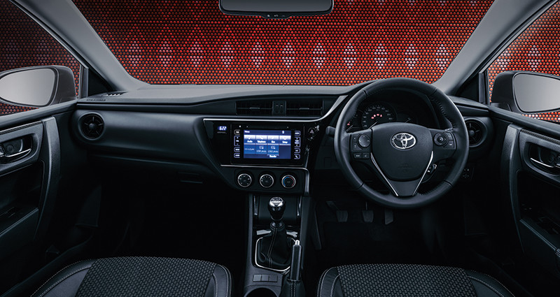 《Toyota Corolla Prestige+》雙色新扮相南非搶眼現身 《Toyota Corolla Prestige+》雙色新扮相南非搶眼現身