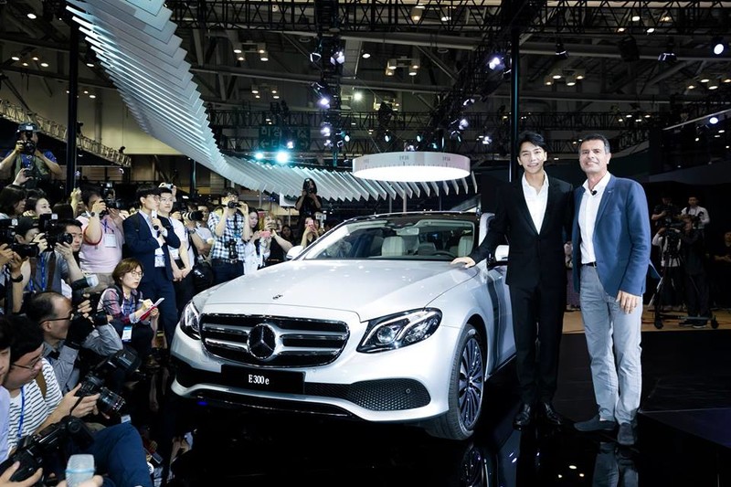 《Mercedes-Benz E 300 e》插電新成員釜山車展全球首演 《Mercedes-Benz E 300 e》插電新成員釜山車展全球首演