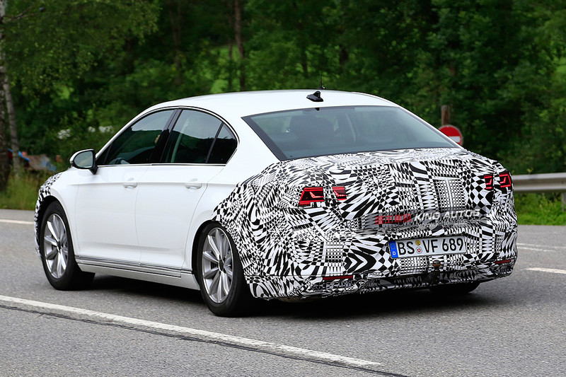 小改款《Volkswagen Passat》首次現蹤 今年底前發表亮相 小改款《Volkswagen Passat》首次現蹤 今年底前發表亮相